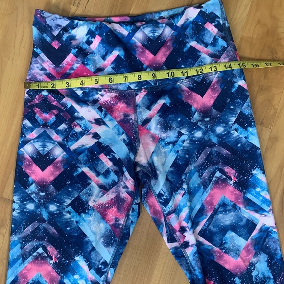 Workout Capri Leggings: Anjali - Picture 4 of 8